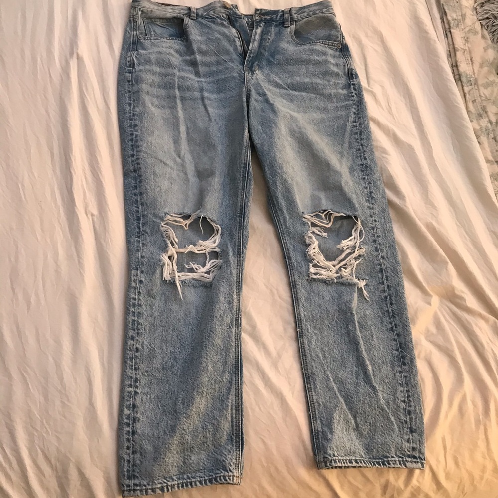 Women’s AE mom jeans